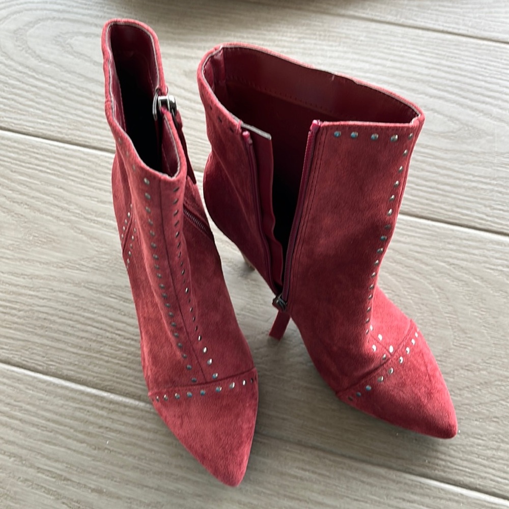 Universal threads red suede zipper boots